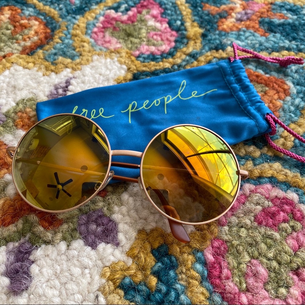 Free People Yellow-toned sunnies 🔆
